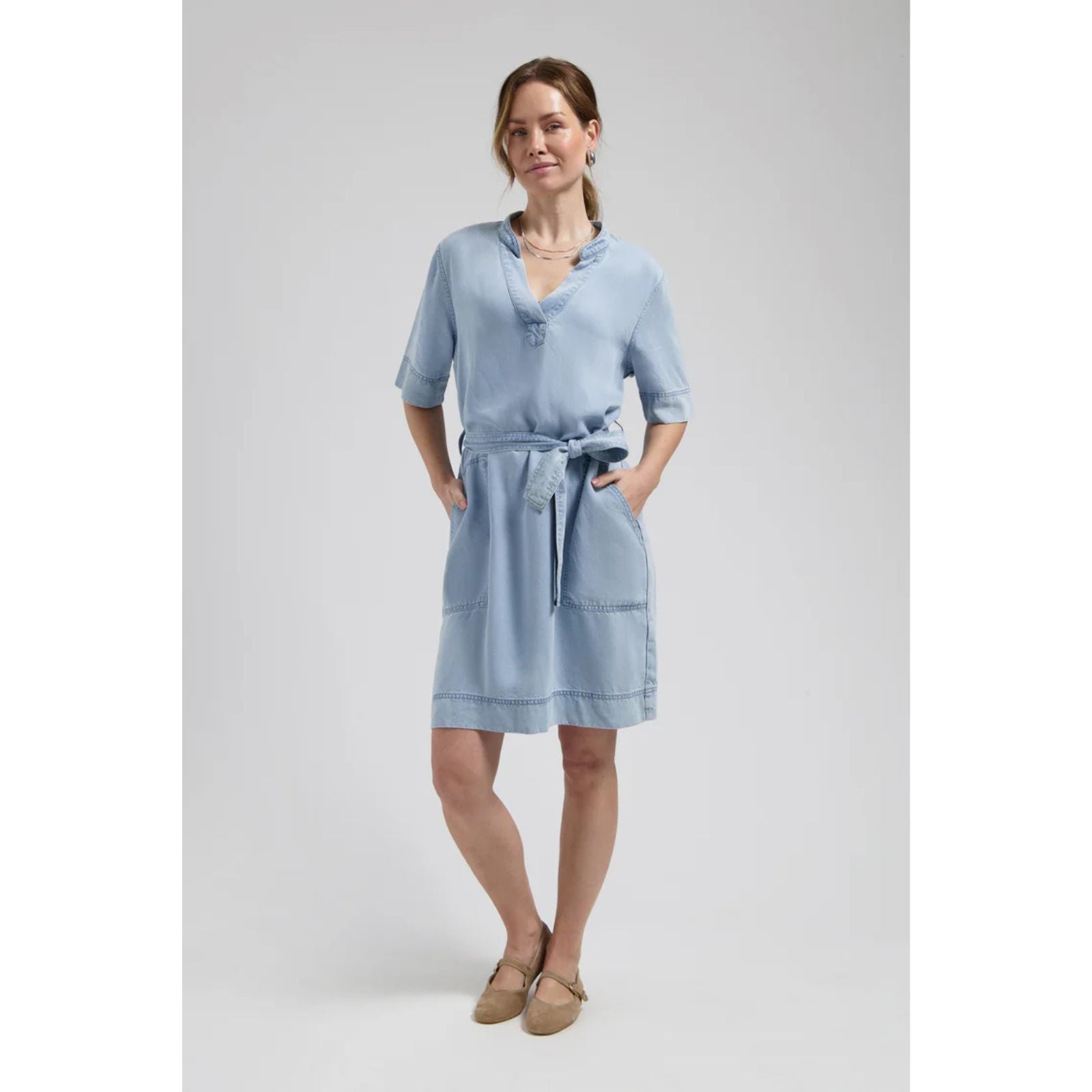 Lichtblauwe tencel jurk Kayley - Capuchon Fashion