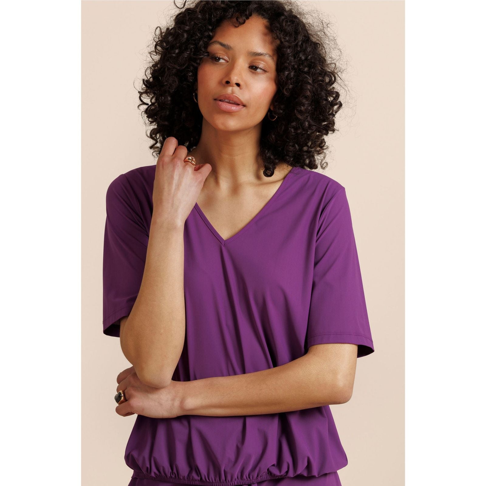Plum light travel v-neck top Vicky - Capuchon Fashion