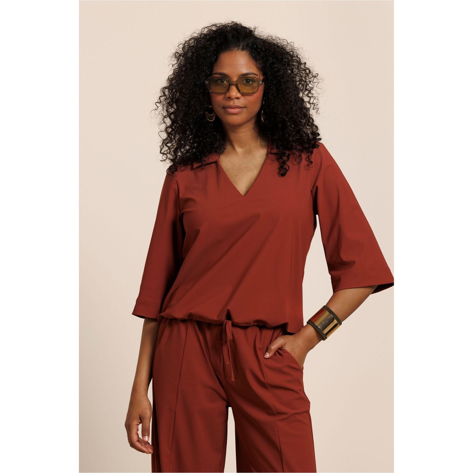 Rust travel v-hals blouse Odette - Capuchon Fashion