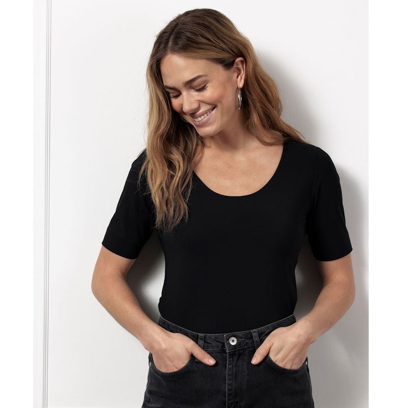 Zwart shirt Sascha - Capuchon Fashion