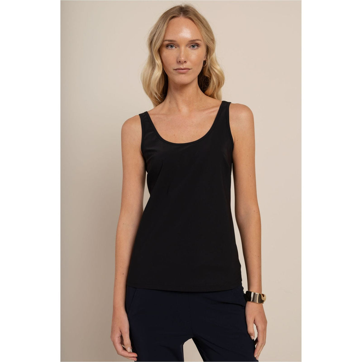 Zwarte travel mouwloze top Novi - Capuchon Fashion