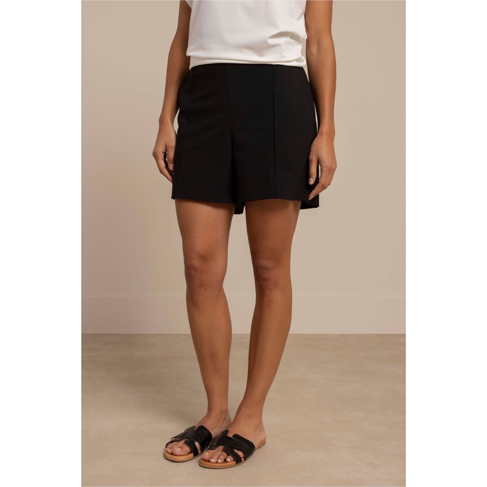 Zwarte travelstof short Lisanne - Capuchon Fashion