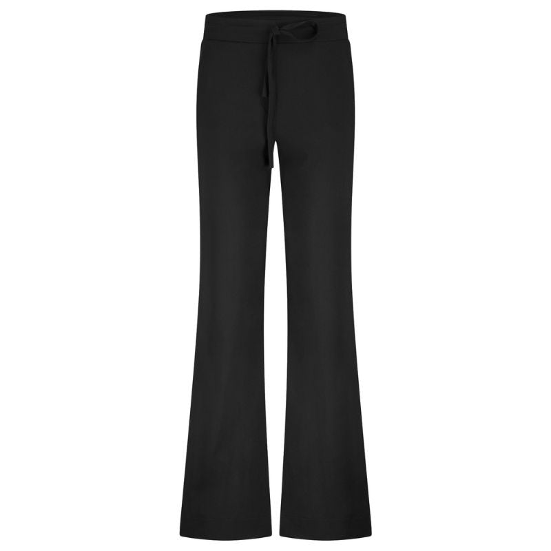 Zwarte wide fit travel broek Abigail - Capuchon Fashion