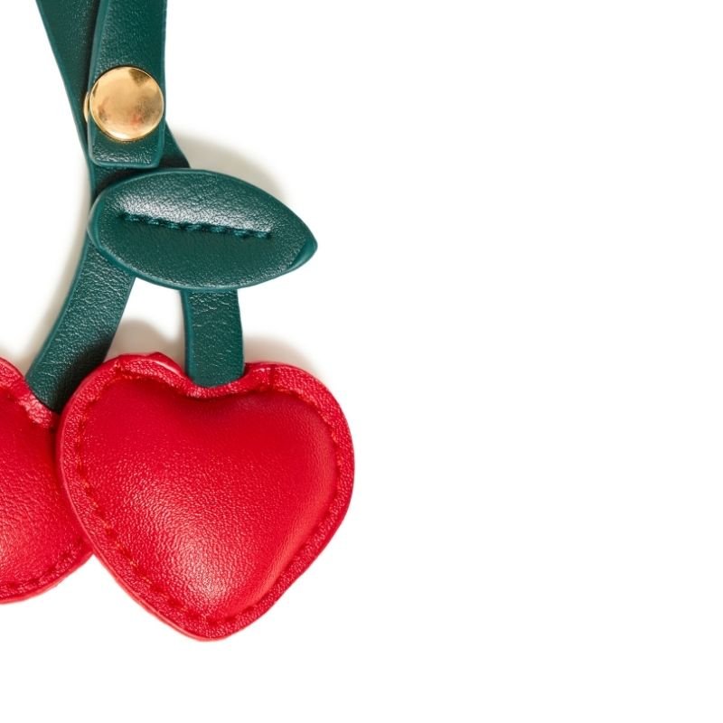 Rood met groene cherry keyhanger Alaysia - Capuchon Fashion