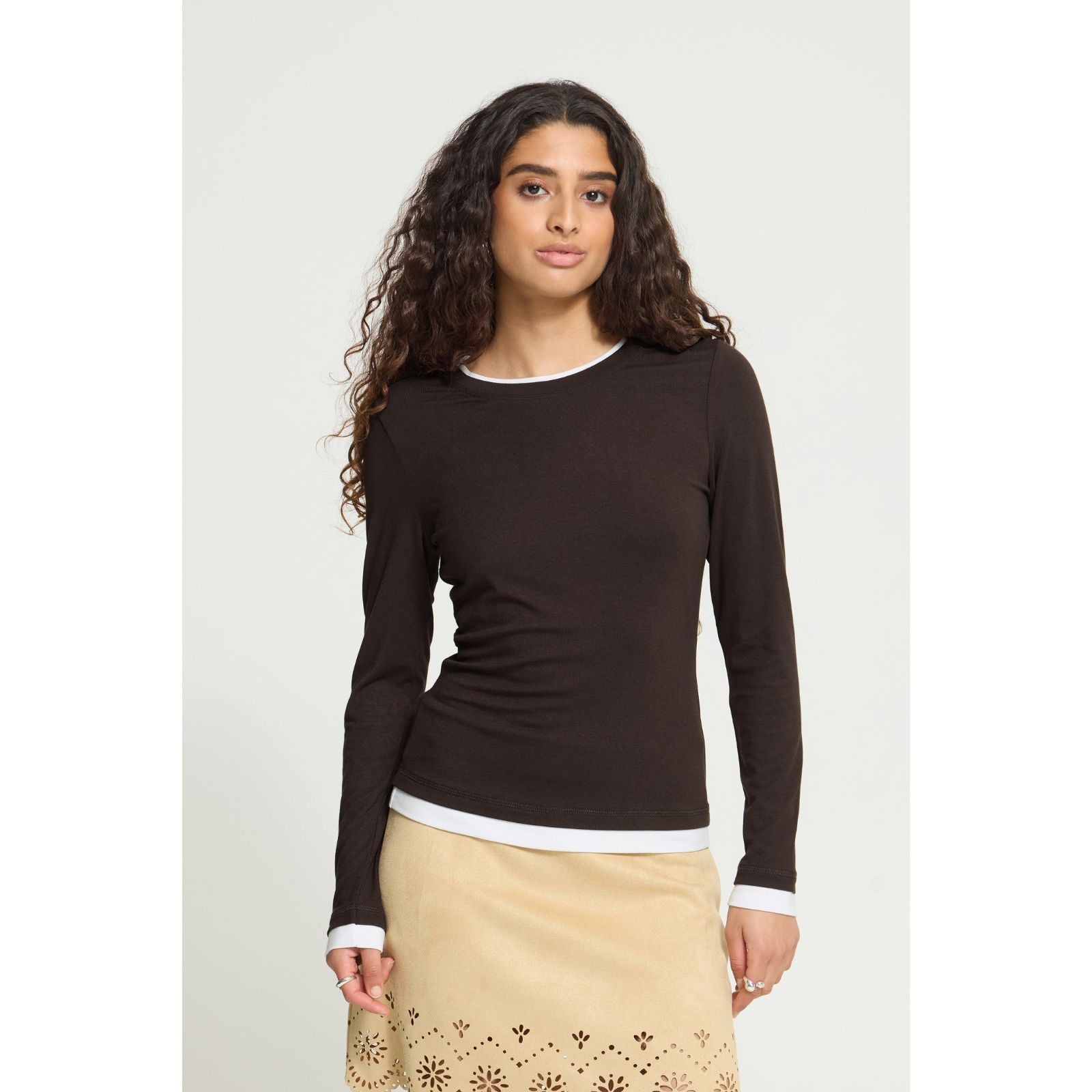 Donkerbruin met witte longsleeve Nellaya - Capuchon Fashion