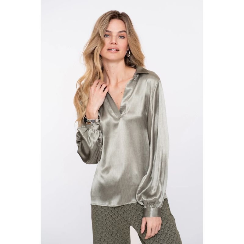 Groene v-hals satijn blouse 53530 - Capuchon Fashion