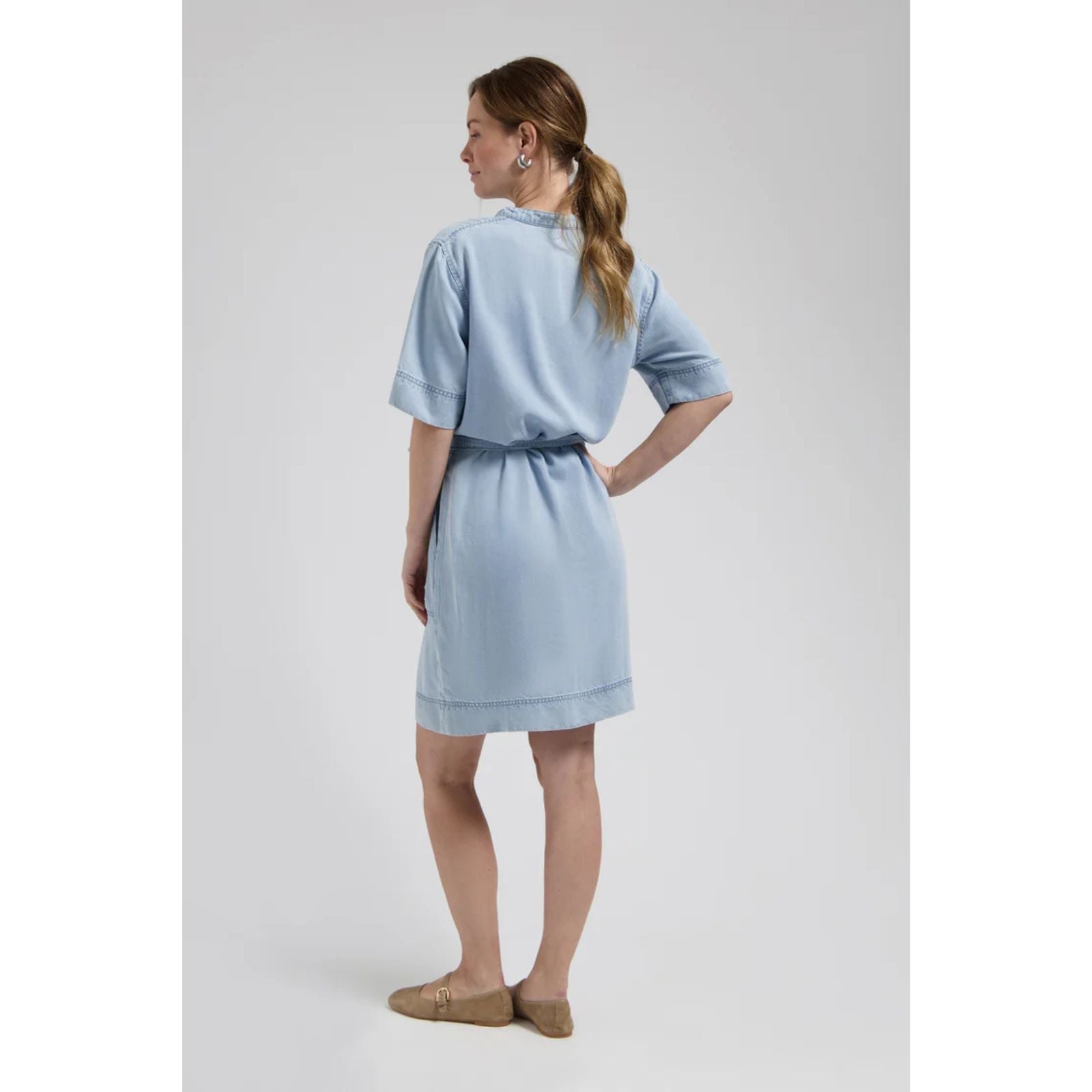 Lichtblauwe tencel jurk Kayley - Capuchon Fashion