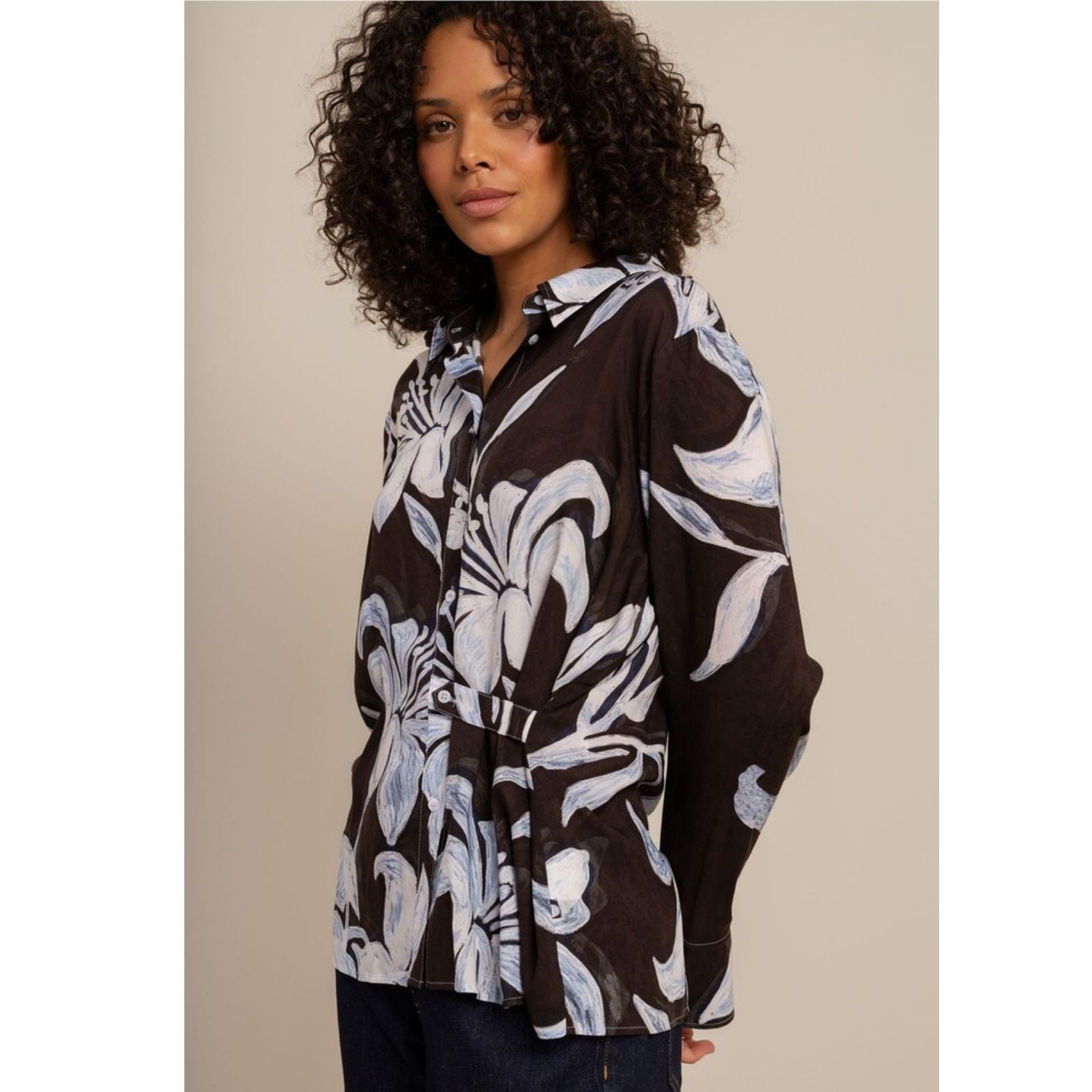 Sky blue met espresso blouse Aylin Satin Flower